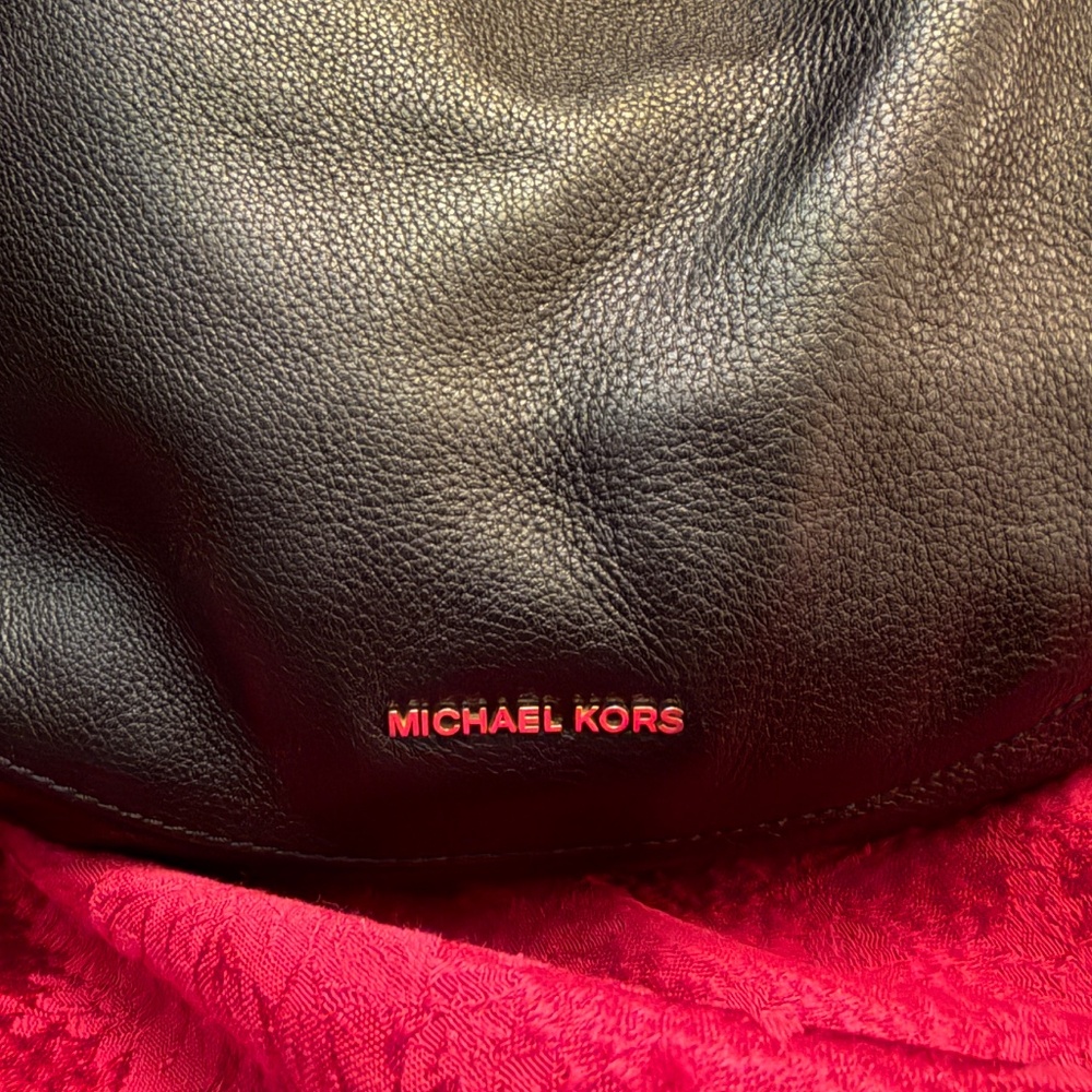 Michael Kors Julia Black Pebbled Leather Hobo Shoulder Bag - Picture 2 of 12